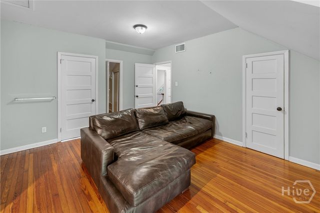 121 E Victory Drive, Savannah, GA 31405