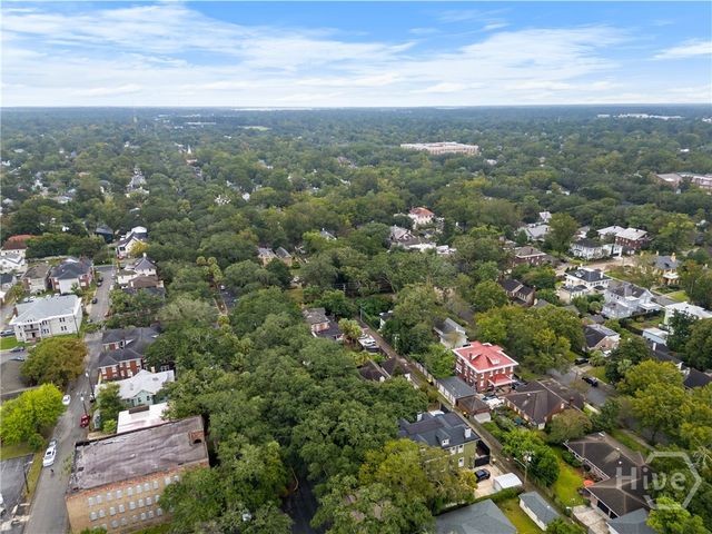 121 E Victory Drive, Savannah, GA 31405