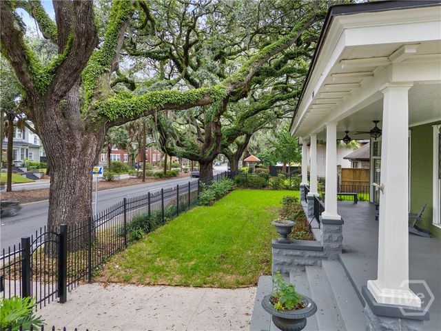 121 E Victory Drive, Savannah, GA 31405