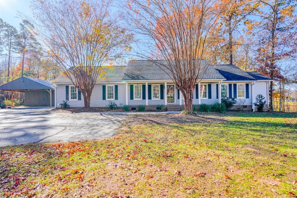 214 Mason Drive, Inman, SC 29349