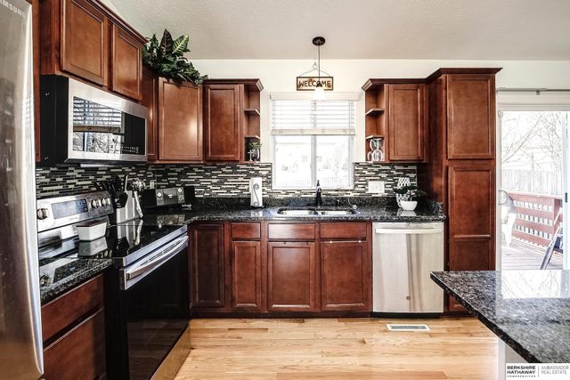 16914 Tibbles Street, Omaha, NE 68116