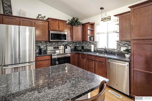 16914 Tibbles Street, Omaha, NE 68116