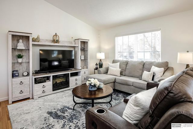 16914 Tibbles Street, Omaha, NE 68116