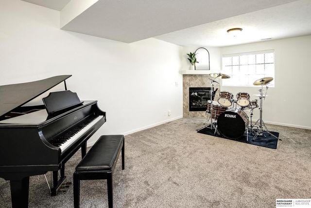 16914 Tibbles Street, Omaha, NE 68116