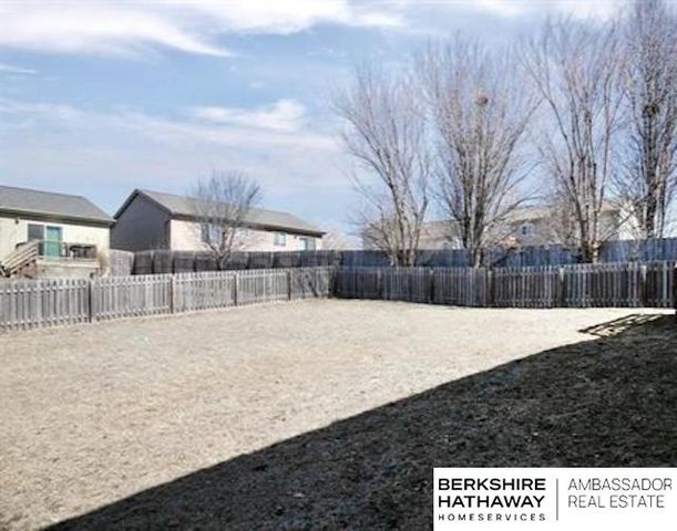 16914 Tibbles Street, Omaha, NE 68116