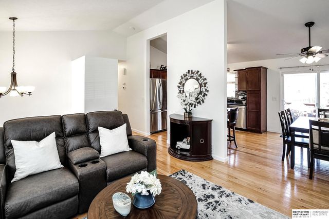 16914 Tibbles Street, Omaha, NE 68116