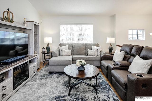 16914 Tibbles Street, Omaha, NE 68116