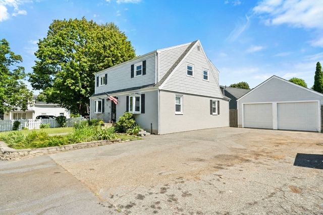 2 Sonrel St, Woburn, MA 01801