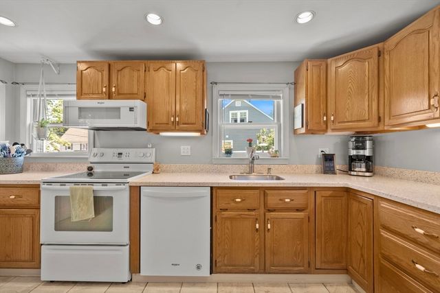 2 Sonrel St, Woburn, MA 01801