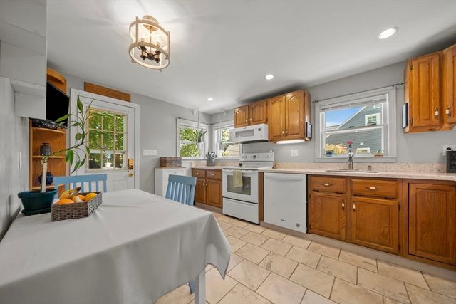 2 Sonrel St, Woburn, MA 01801