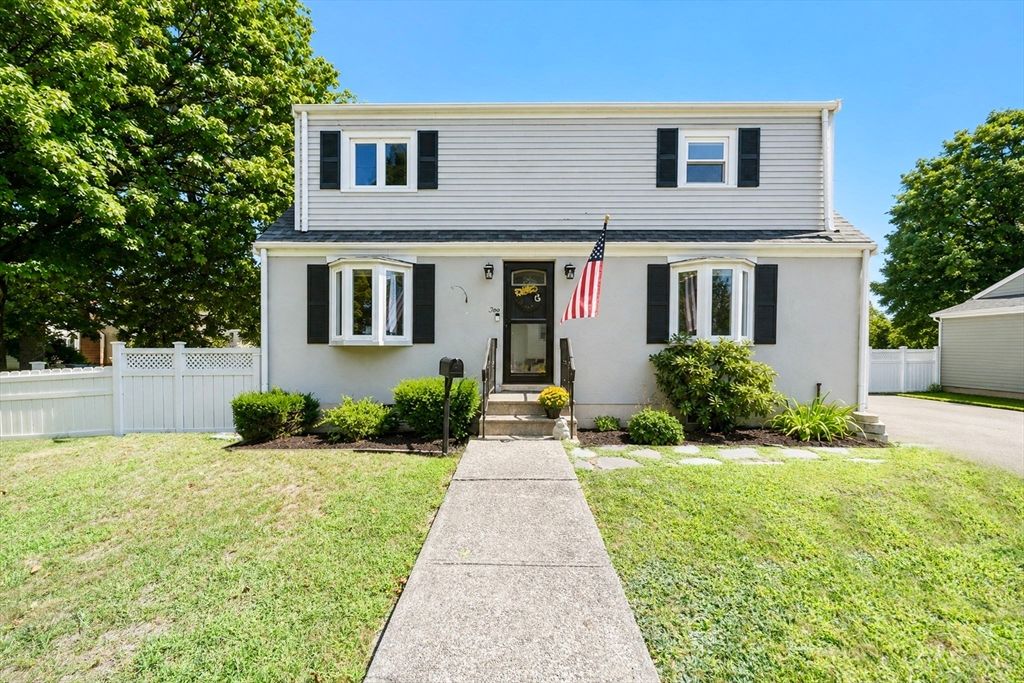 2 Sonrel St, Woburn, MA 01801