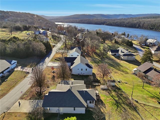 22 Bandy Drive, Holiday Island, AR 72631