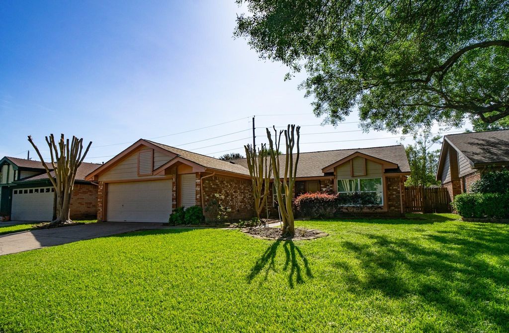 1923 Vinces Bridge Street, Sugar Land, TX 77478