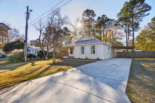 10756 Linohau Way, Diamondhead, MS 39525