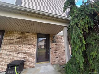 15814 Newport Drive, Clinton Charter Township, MI 48038