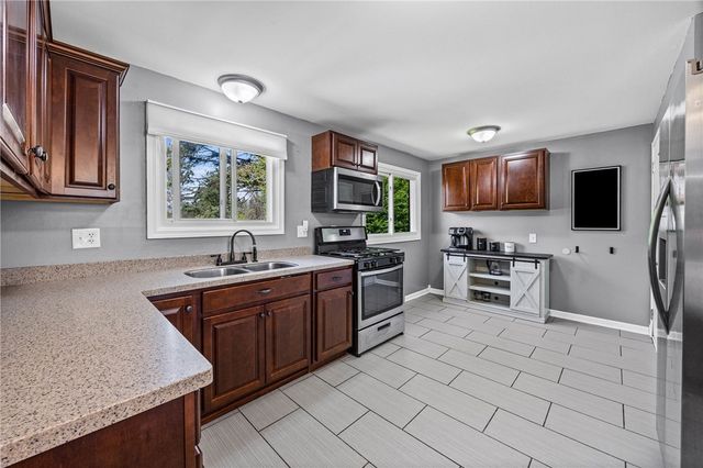 83 Chimney Hill Road, Greece, NY 14612