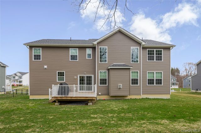 77 Kensington Lane, Poughkeepsie, NY 12603