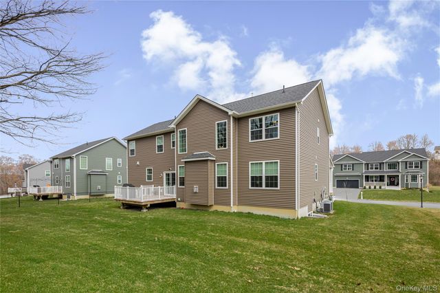 77 Kensington Lane, Poughkeepsie, NY 12603