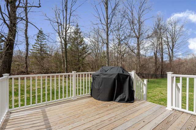 77 Kensington Lane, Poughkeepsie, NY 12603