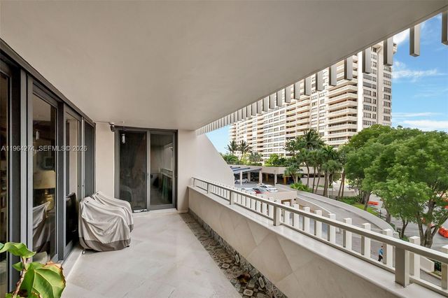 3 Grove Isle Dr C208, Miami, FL 33133