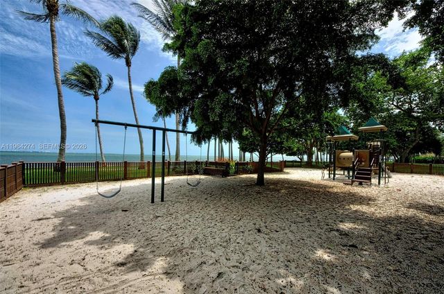 3 Grove Isle Dr C208, Miami, FL 33133