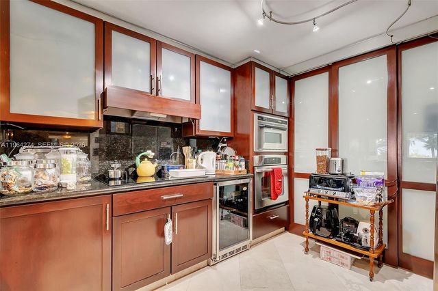 3 Grove Isle Dr C208, Miami, FL 33133