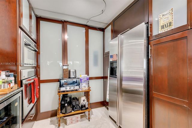 3 Grove Isle Dr C208, Miami, FL 33133