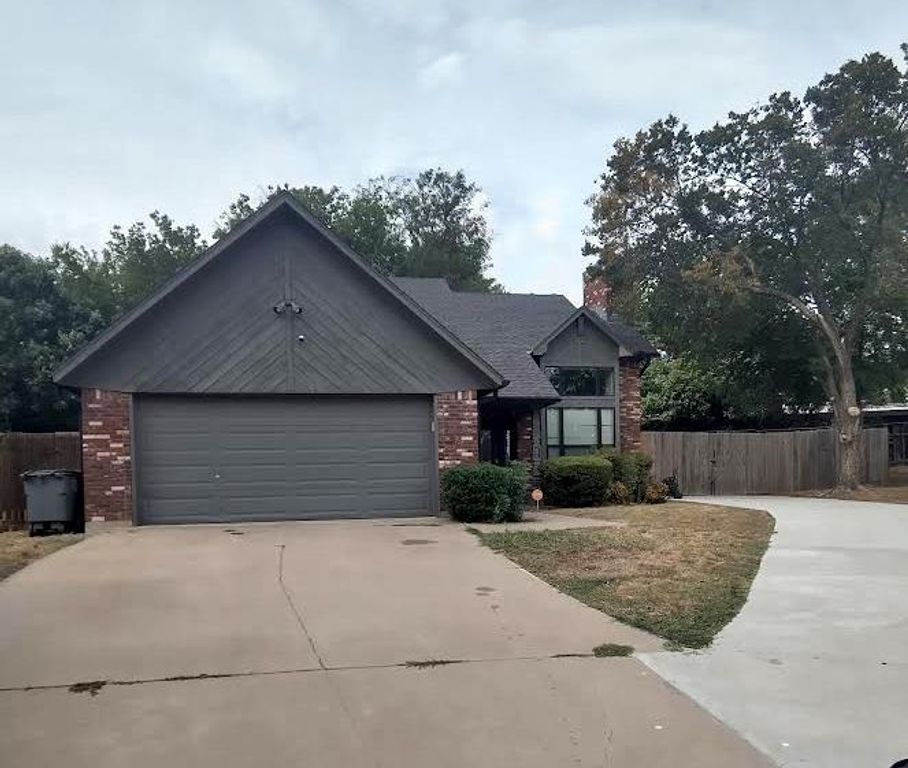 223 NW Mockingbird Rd, Lawton, OK 73507