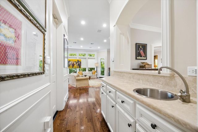 207 Briar Oaks Cove, Houston, TX 77056
