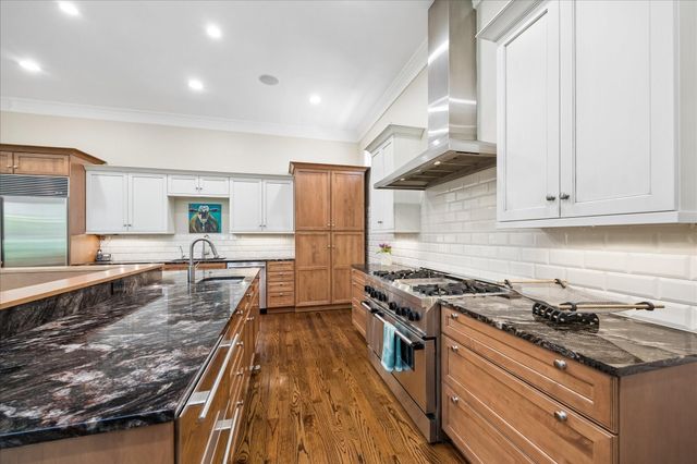 207 Briar Oaks Cove, Houston, TX 77056