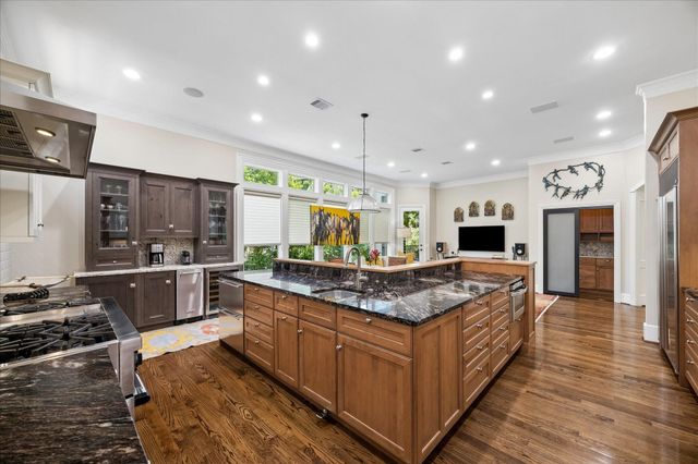 207 Briar Oaks Cove, Houston, TX 77056