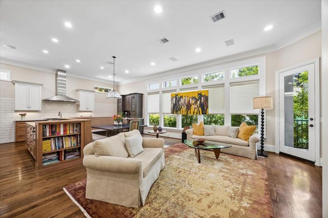 207 Briar Oaks Cove, Houston, TX 77056