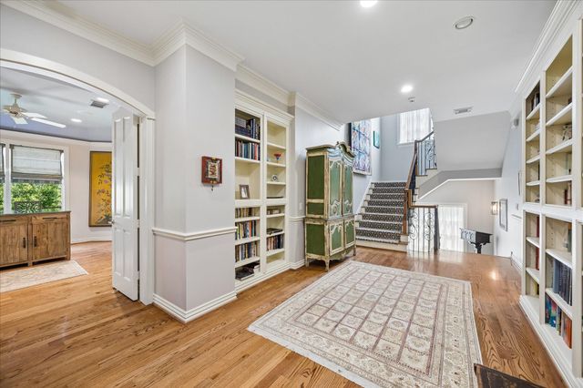 207 Briar Oaks Cove, Houston, TX 77056