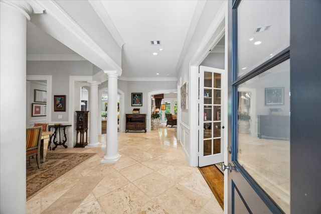 207 Briar Oaks Cove, Houston, TX 77056