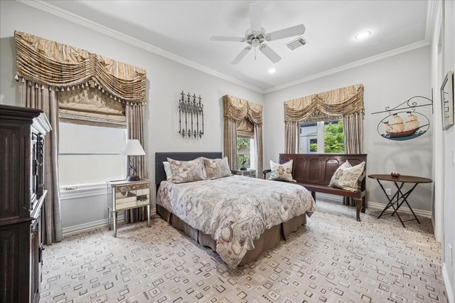 207 Briar Oaks Cove, Houston, TX 77056