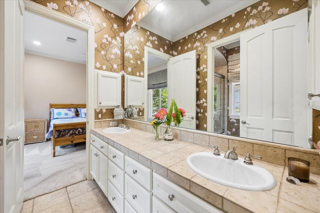 207 Briar Oaks Cove, Houston, TX 77056