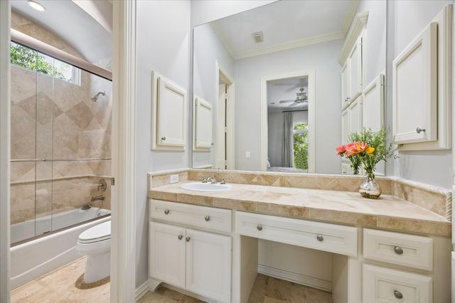 207 Briar Oaks Cove, Houston, TX 77056
