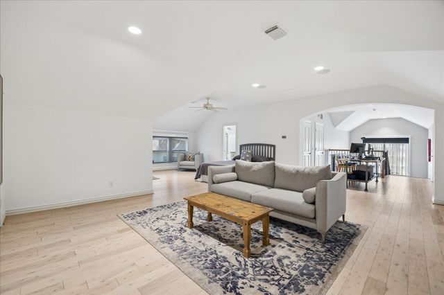 207 Briar Oaks Cove, Houston, TX 77056