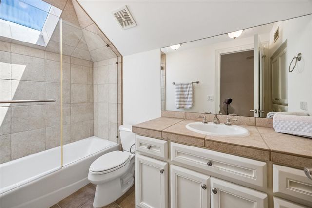 207 Briar Oaks Cove, Houston, TX 77056