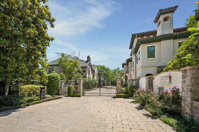 207 Briar Oaks Cove, Houston, TX 77056