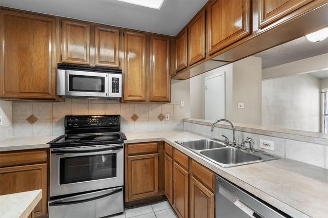 806 W 24th ST 326, Austin, TX 78705