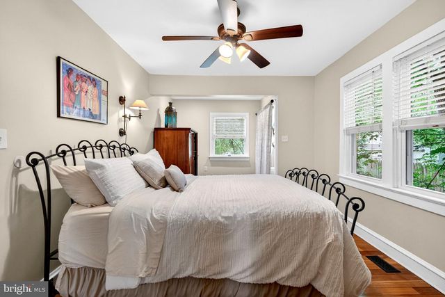 7 W COOPER AVE, Moorestown, NJ 08057