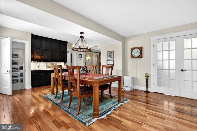 7 W COOPER AVE, Moorestown, NJ 08057
