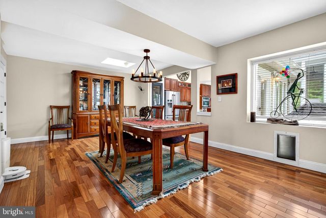 7 W COOPER AVE, Moorestown, NJ 08057