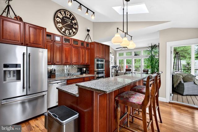 7 W COOPER AVE, Moorestown, NJ 08057