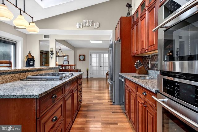 7 W COOPER AVE, Moorestown, NJ 08057