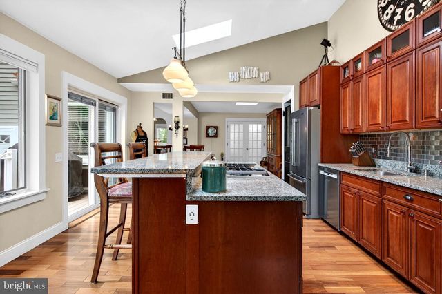 7 W COOPER AVE, Moorestown, NJ 08057