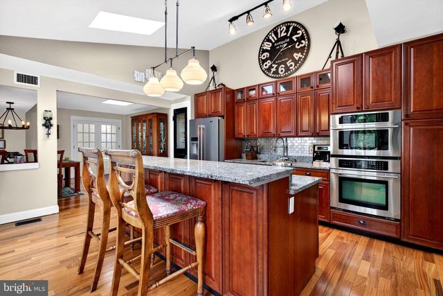 7 W COOPER AVE, Moorestown, NJ 08057