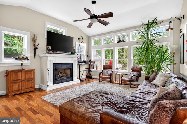 7 W COOPER AVE, Moorestown, NJ 08057