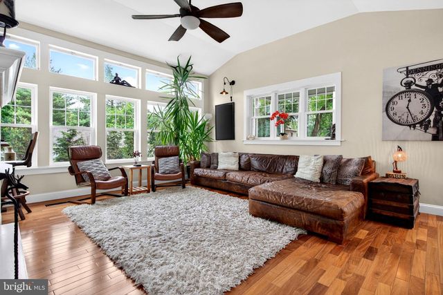 7 W COOPER AVE, Moorestown, NJ 08057